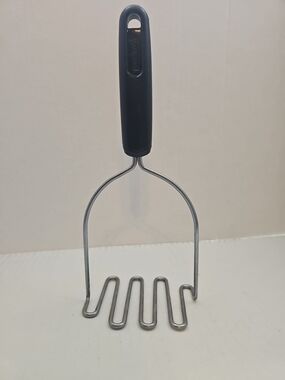 Black Handle Stainless Steel Potato Masher